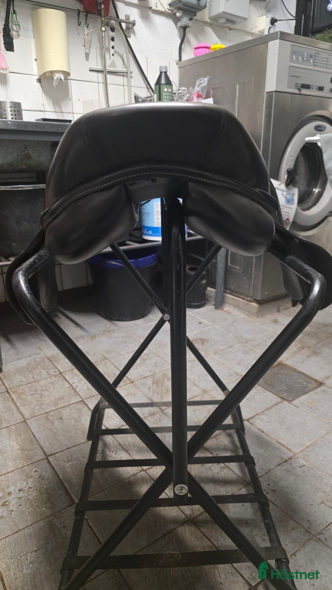 Sadlar hästutrustning till salu: Hoppsadel 17" i Vassmolösa - Annons 4