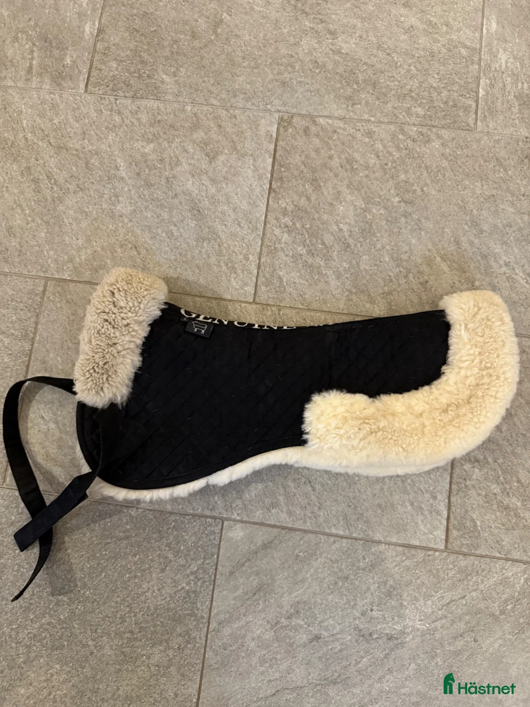 Sadeltillbehör hästutrustning till salu: Genuine sherpa sadel padd - Annons 1