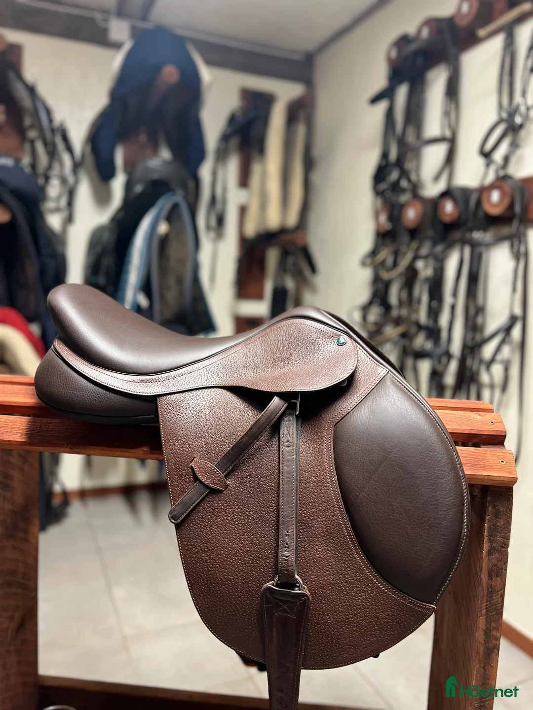 Sadlar hästutrustning till salu: Brun Arena Jump 17’ hoppsadel  i Långaryd - Annons 4