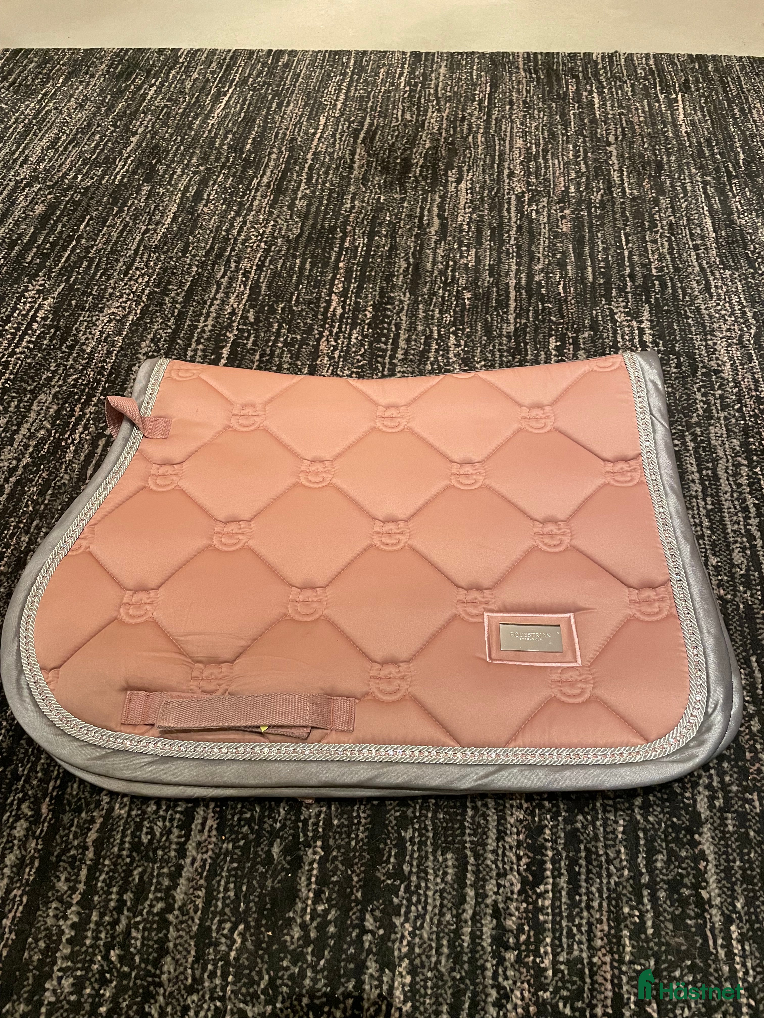 Schabrak & Vojlockar hästutrustning till salu: Använd fåtal gånger Equestrian Stockholm schabrak i Saltsjöbaden - Annons 8