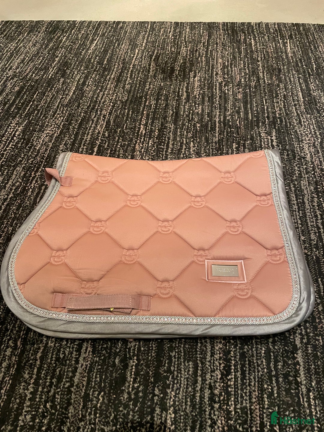 Schabrak & Vojlockar hästutrustning till salu: Använd fåtal gånger Equestrian Stockholm schabrak i Saltsjöbaden - Annons 1