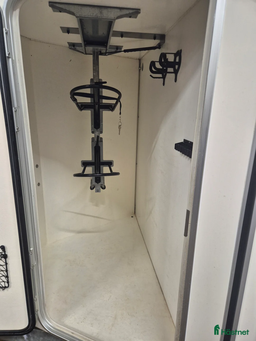 Hästtransporter  fordon & transport till salu: Thule Excellent -21  - Annons 2