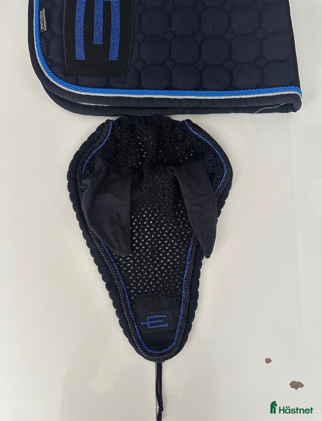 Schabrak & Vojlockar hästutrustning till salu: Equiline schabrak och huva  i Kareby - Annons 1