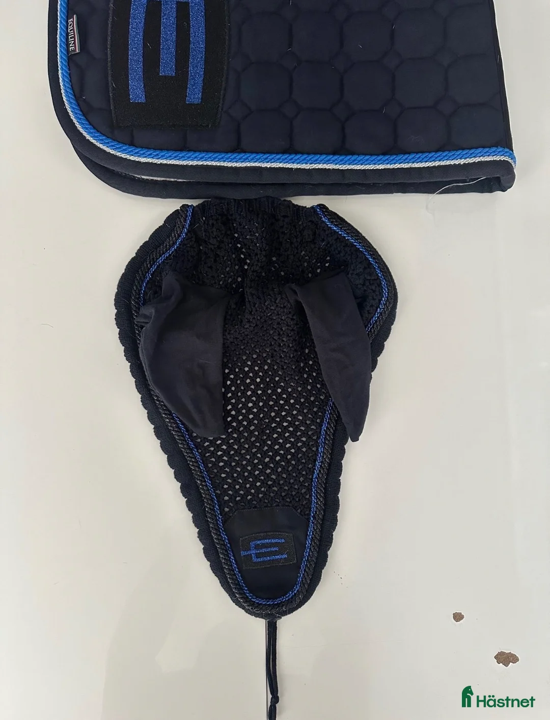 Schabrak & Vojlockar hästutrustning till salu: Equiline schabrak och huva  i Kareby - Annons 1