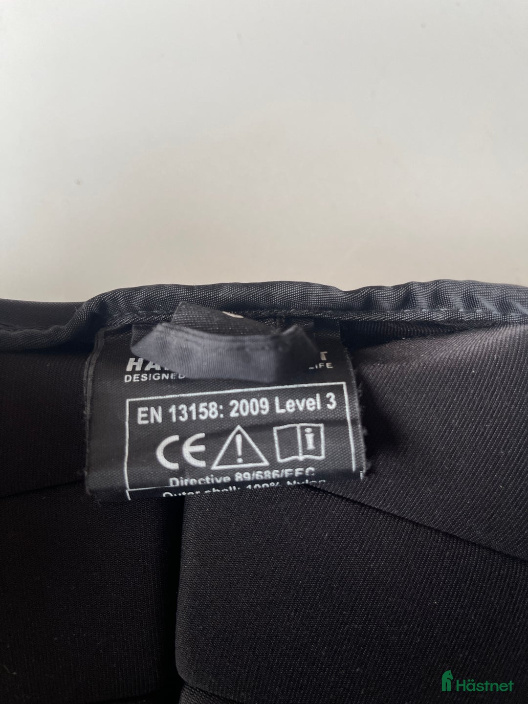 Säkerhetsvästar ryttarutrustning till salu: Säljer min ridväst i Trollhättan - Annons 6