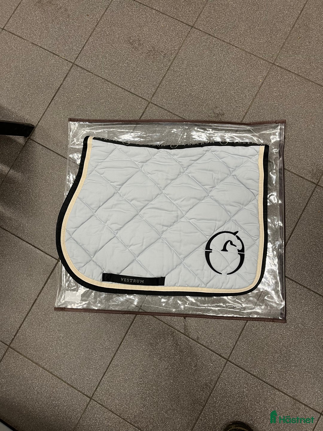 Schabrak & Vojlockar hästutrustning till salu: Jättefint Vestrum schabrak  - Annons 1