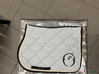 Schabrak & Vojlockar hästutrustning till salu: Jättefint Vestrum schabrak - Annons 23