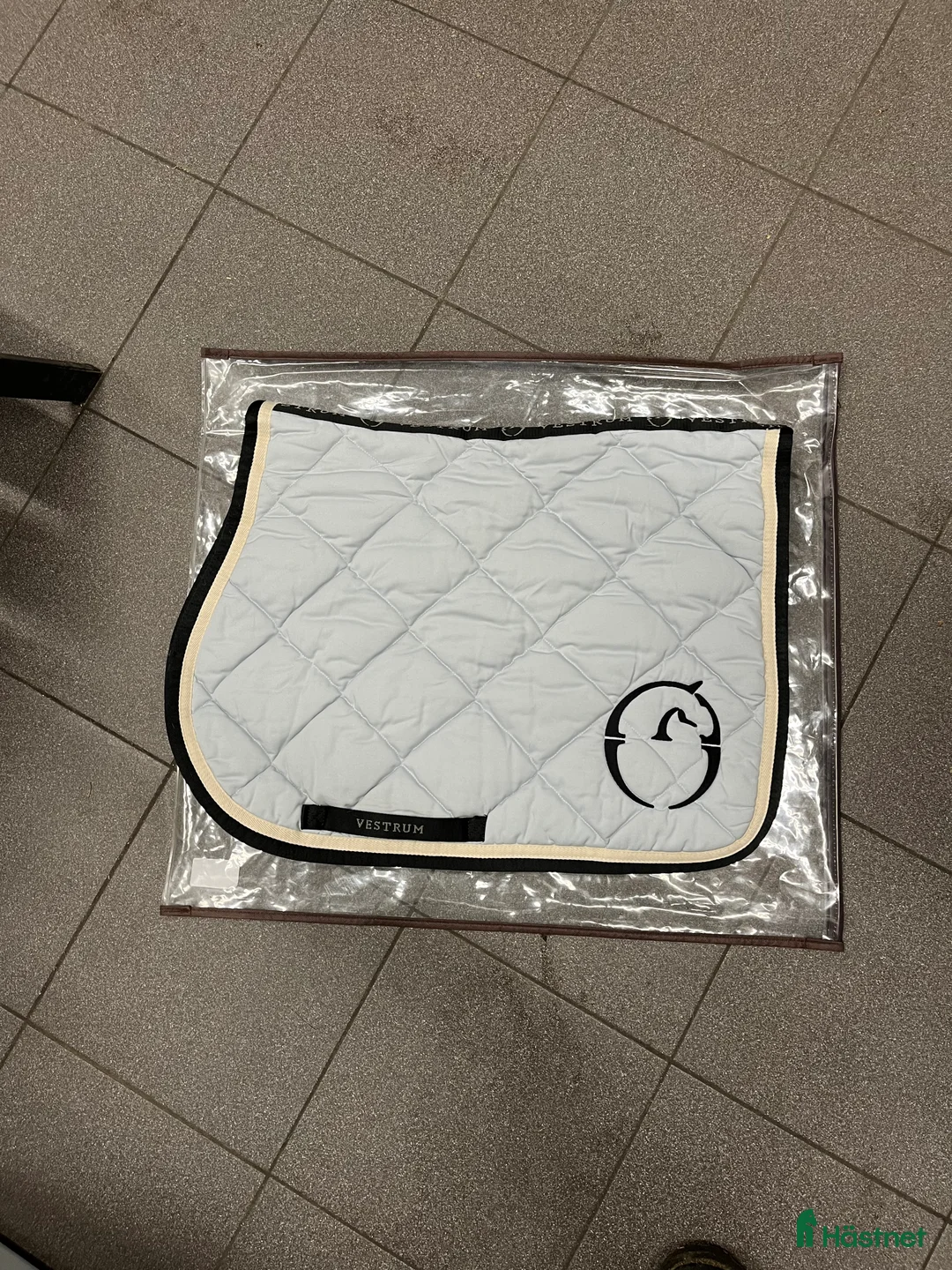 Schabrak & Vojlockar hästutrustning till salu: Jättefint Vestrum schabrak  - Annons 1