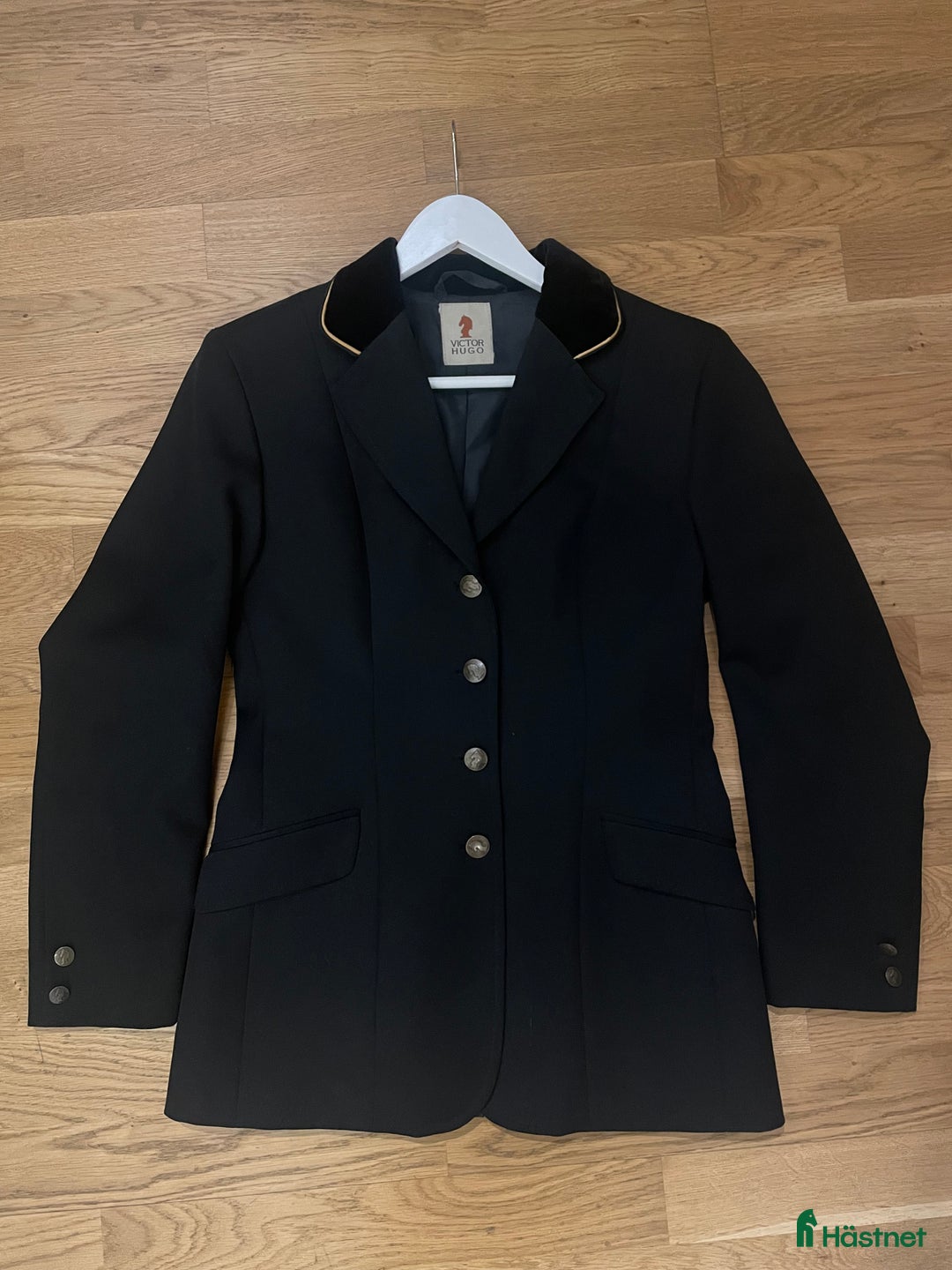 Jackor & Kavajer ryttarutrustning till salu: Tävlingskavaj strl 36 i Åkersberga - Annons 1