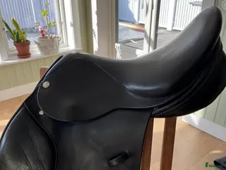 Sadlar hästutrustning Fin hoppsadel 16” - Annons 15
