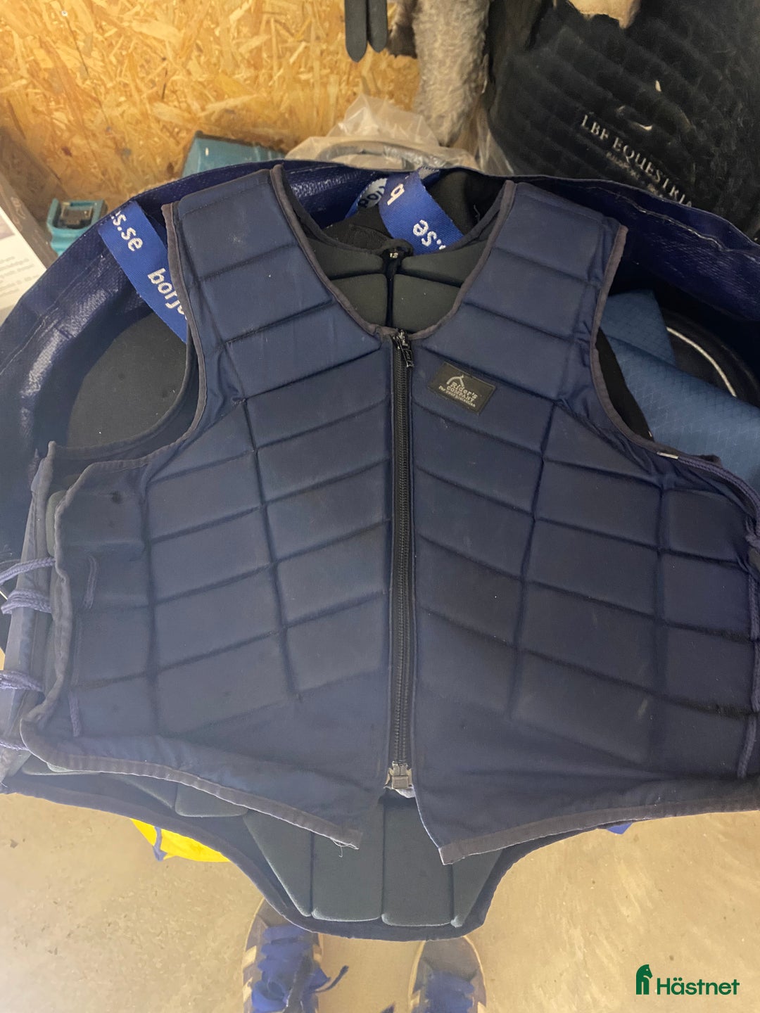 Säkerhetsvästar ryttarutrustning till salu: Snygg Säkerhetsväst i Vetlanda - Annons 2