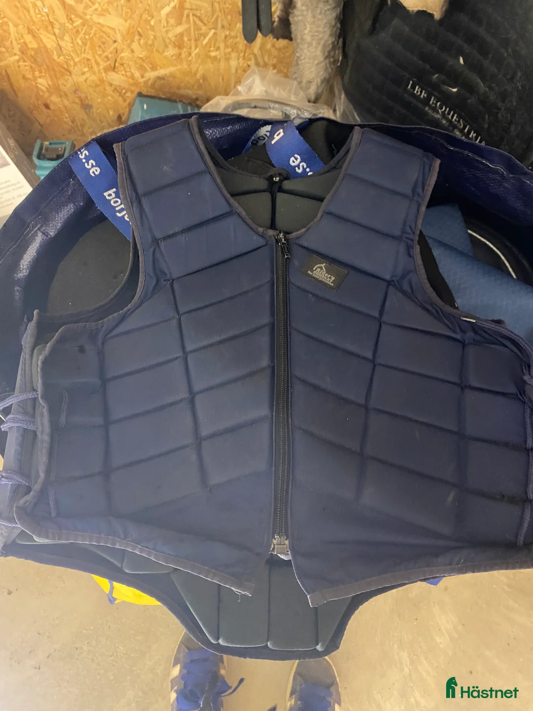 Säkerhetsvästar ryttarutrustning till salu: Snygg Säkerhetsväst i Vetlanda - Annons 2