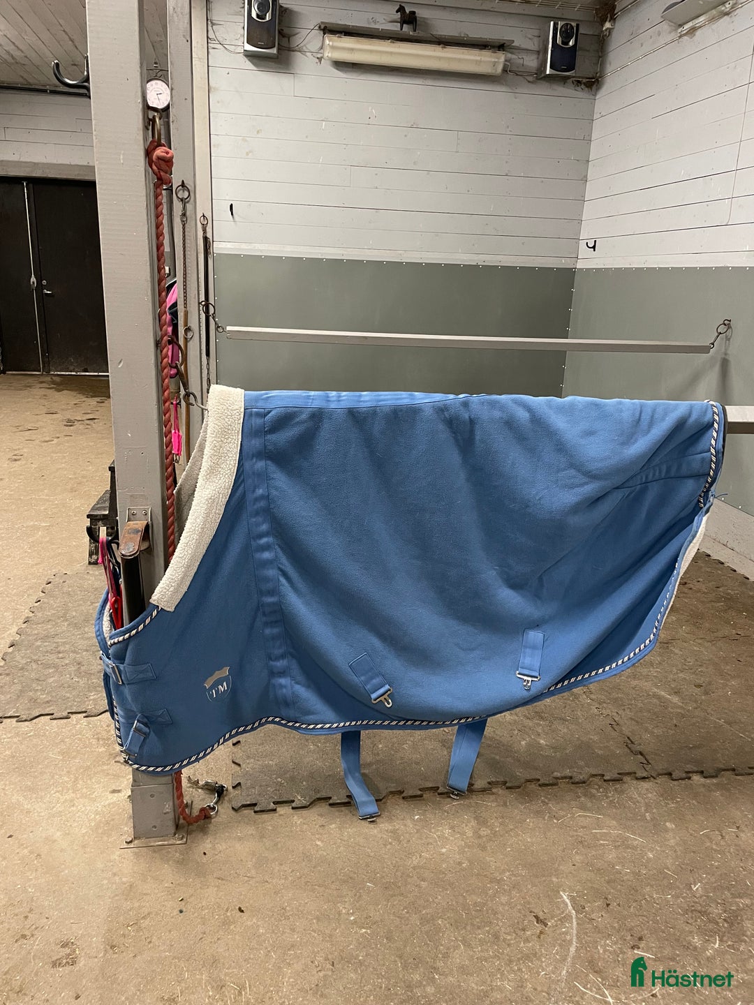 Täcken hästutrustning till salu: Säljer detta tjocka fleece täcke - Annons 1