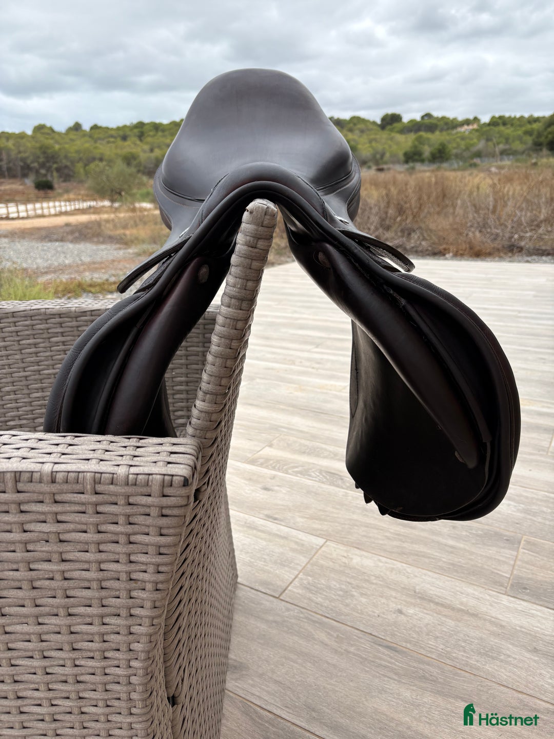 Sadlar hästutrustning till salu: Pariani hoppsadel säljes i L'Alfàs del Pi - Annons 4