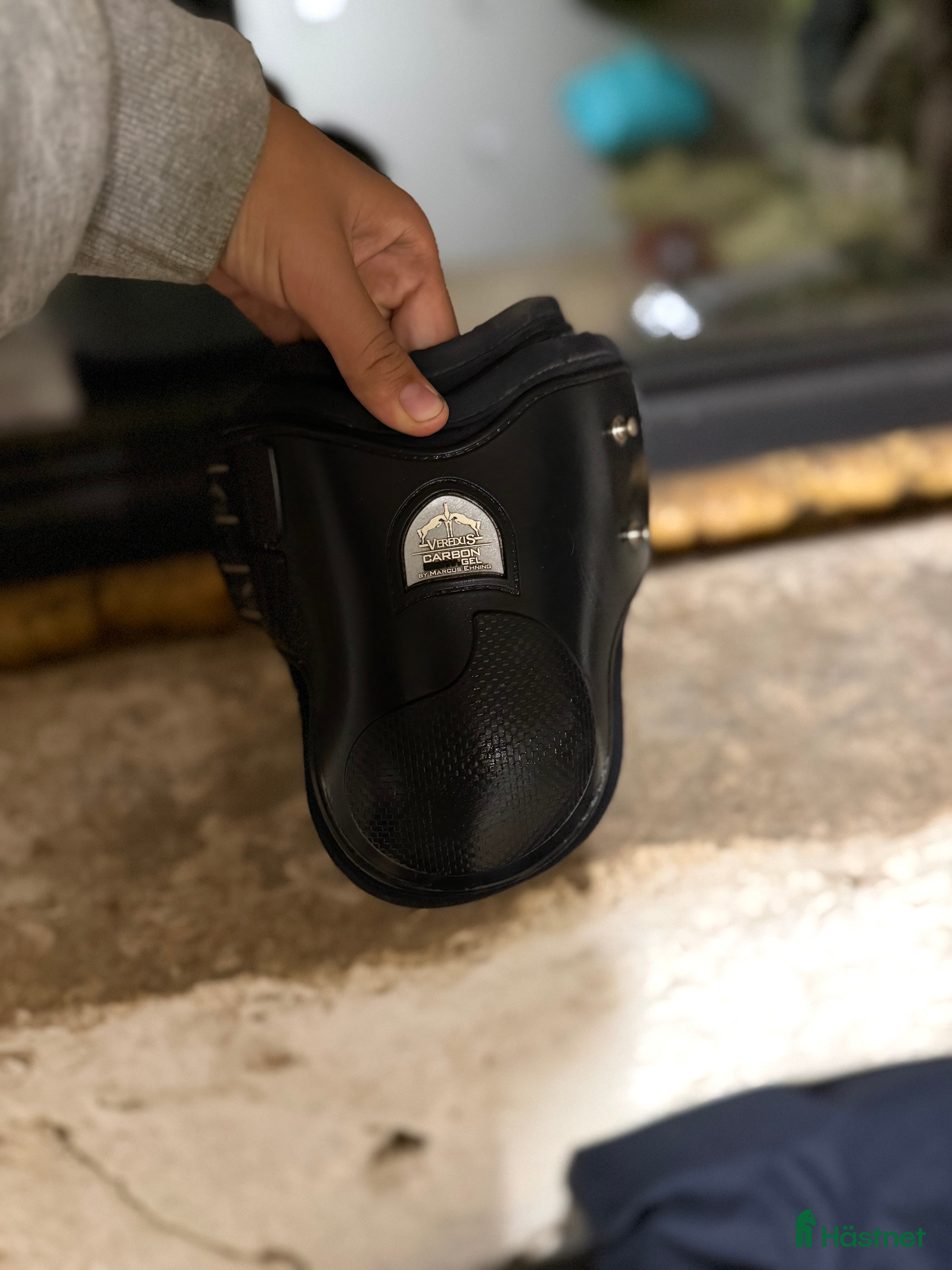 Benskydd hästutrustning till salu: Veredus svarta bakbensskydd i Tierp - Annons 2