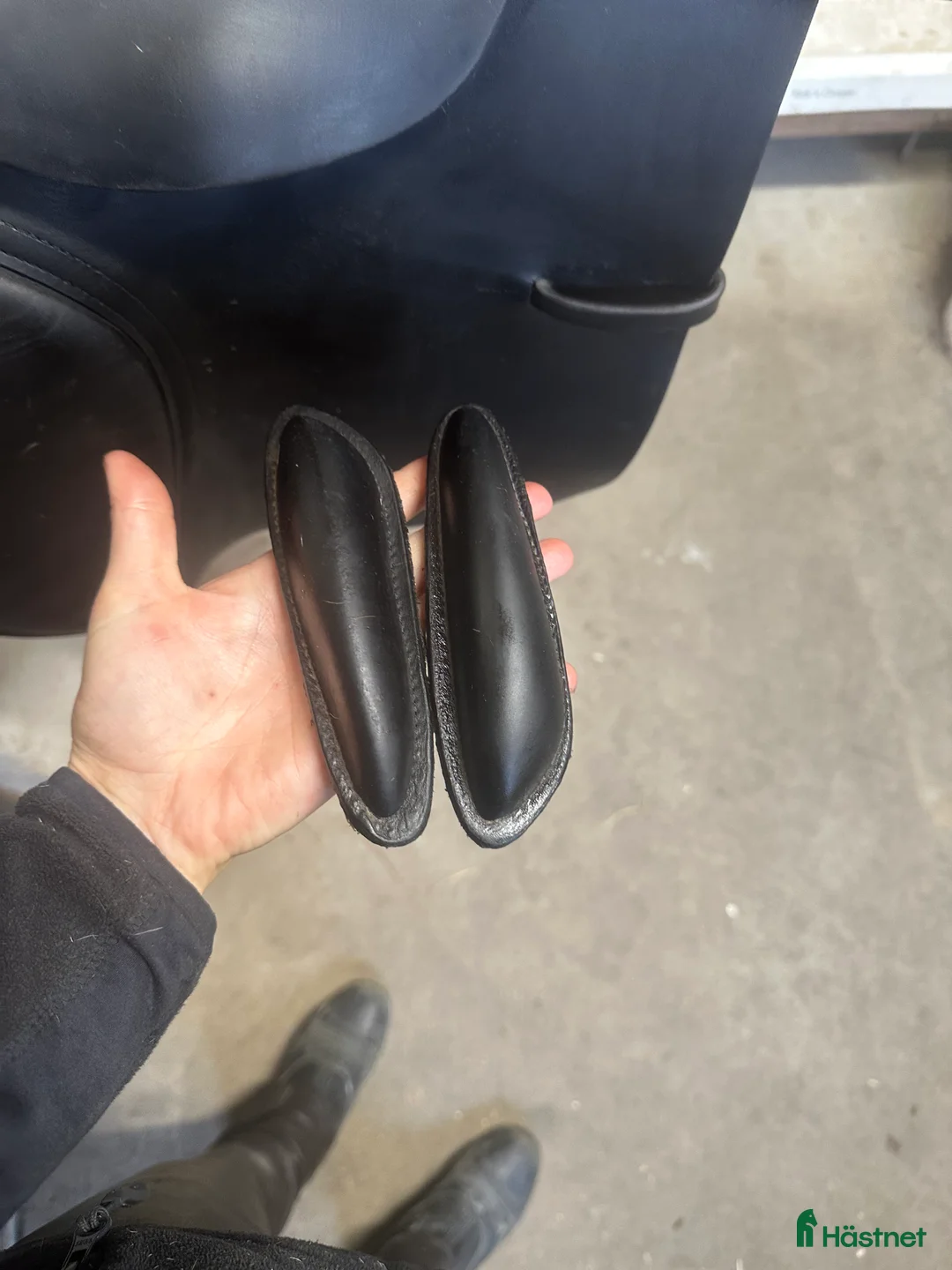 Sadlar hästutrustning till salu:  Albion legend hoppsadel 17tum  i Örebro - Annons 7