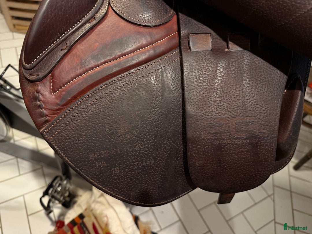 Sadlar hästutrustning till salu: CWD 2Gs hoppsadel, 17,5. Sadelgjord, stigläder! i Bromma - Annons 6
