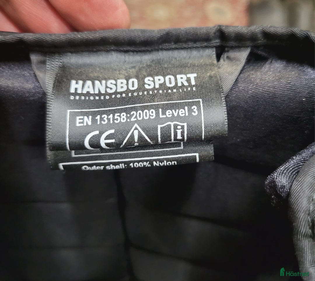 Säkerhetsvästar ryttarutrustning till salu: Säkerhetsväst 4st Airowear mfl i Norrtälje - Annons 7