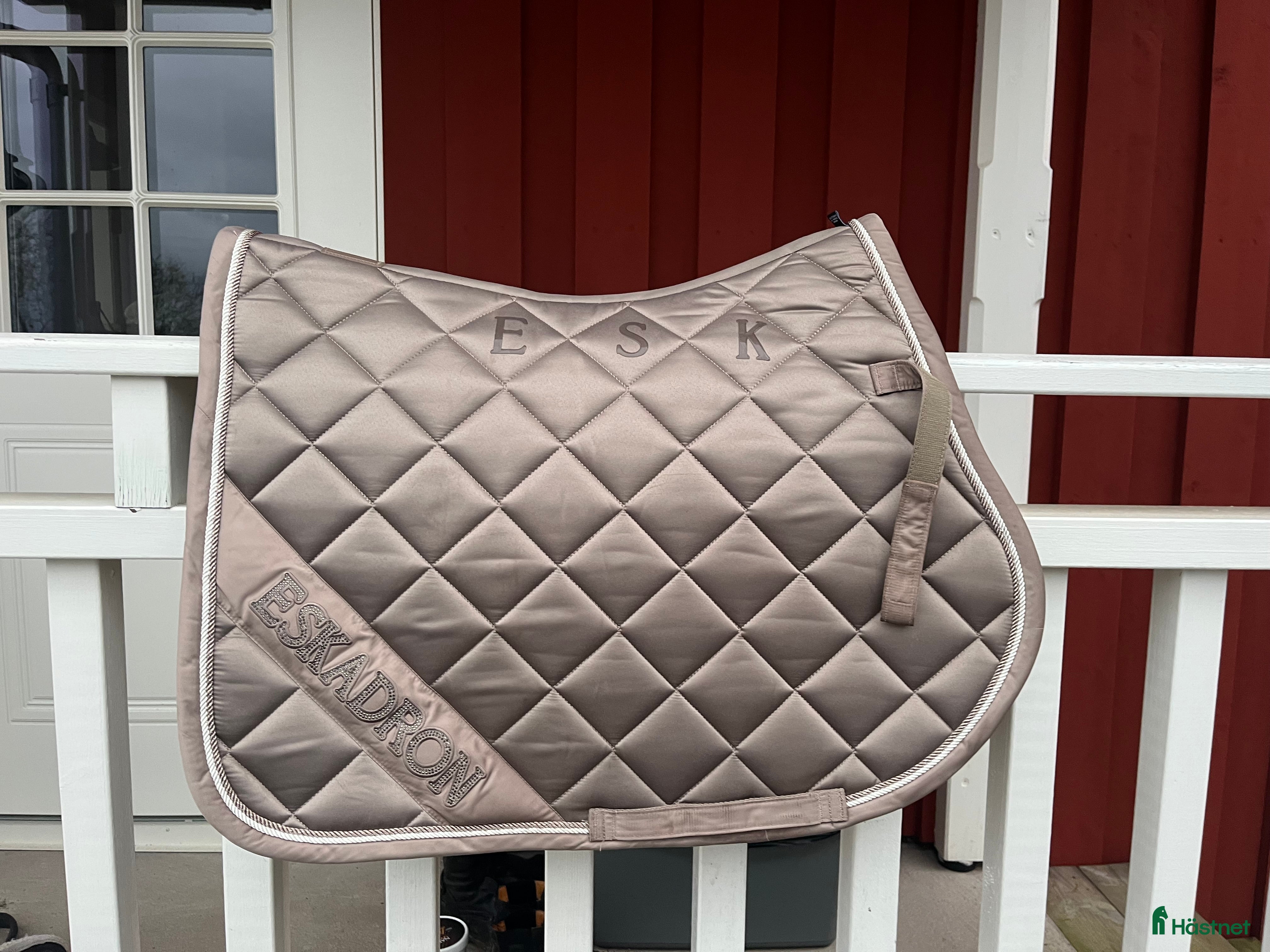 Schabrak & Vojlockar hästutrustning till salu: Eskadron schabrak i Arvika - Annons 20