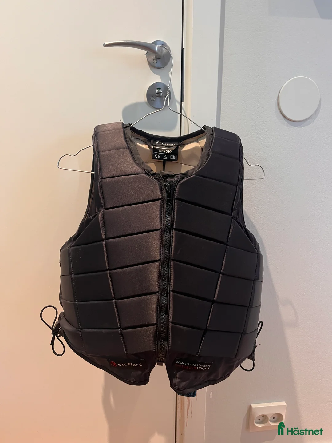Säkerhetsvästar ryttarutrustning till salu: Racesafe säkerhetsväst - Annons 1