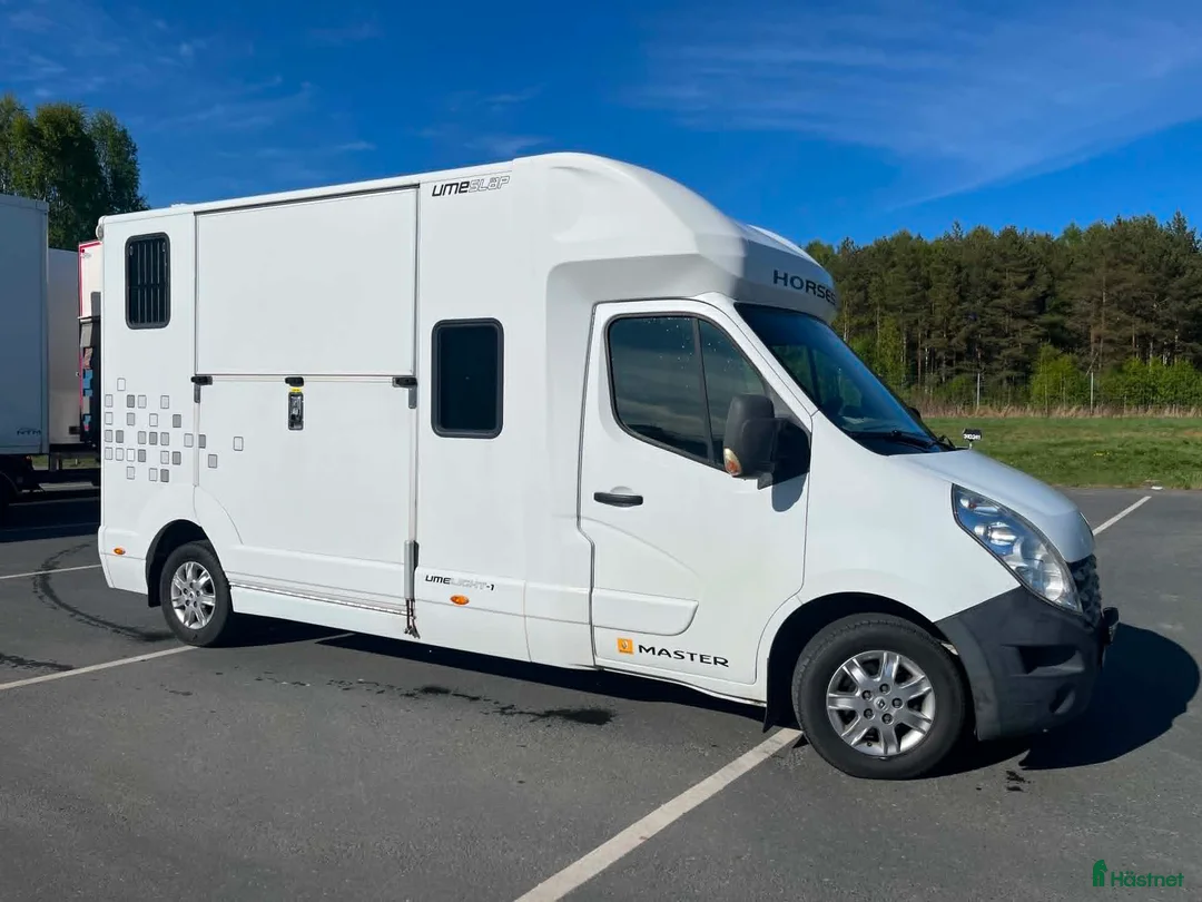 Hästlastbilar  fordon & transport till salu: 1100 kg lastvikt! B-kort hästlastbil m sovdel - Annons 2