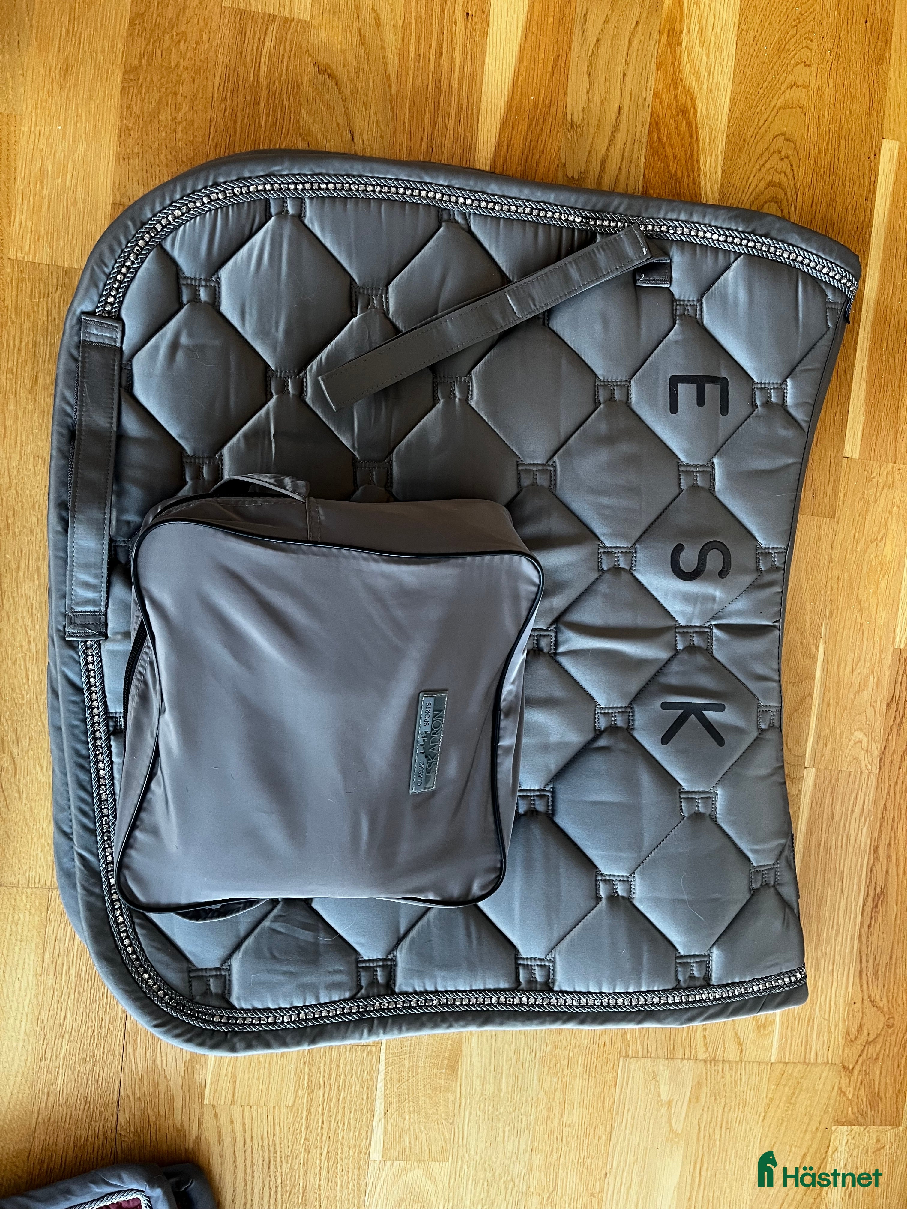 Schabrak & Vojlockar hästutrustning till salu: Eskadron set i Jönköping - Annons 16