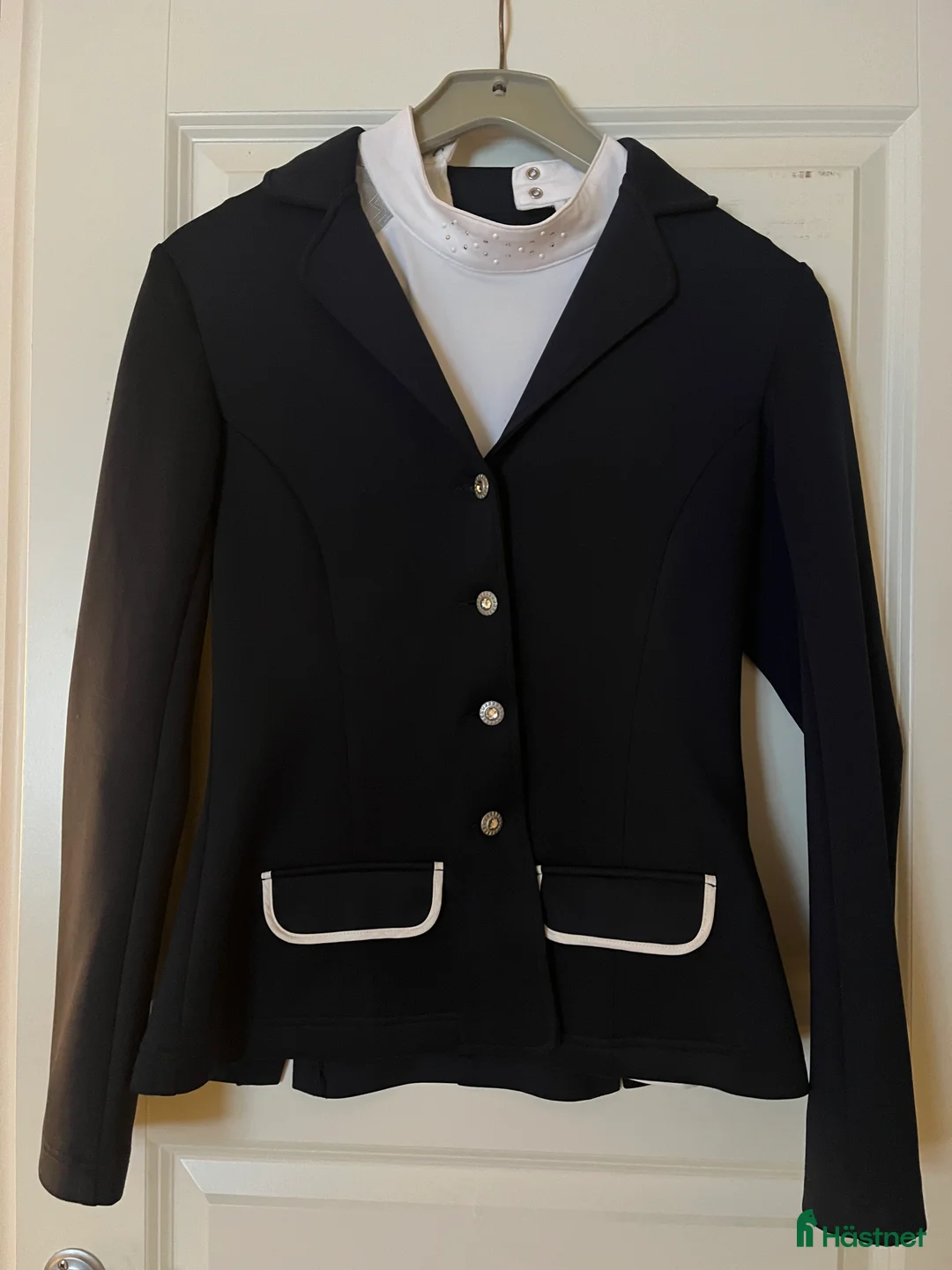 Jackor & Kavajer ryttarutrustning till salu: CRW kavaj och topp - Annons 1