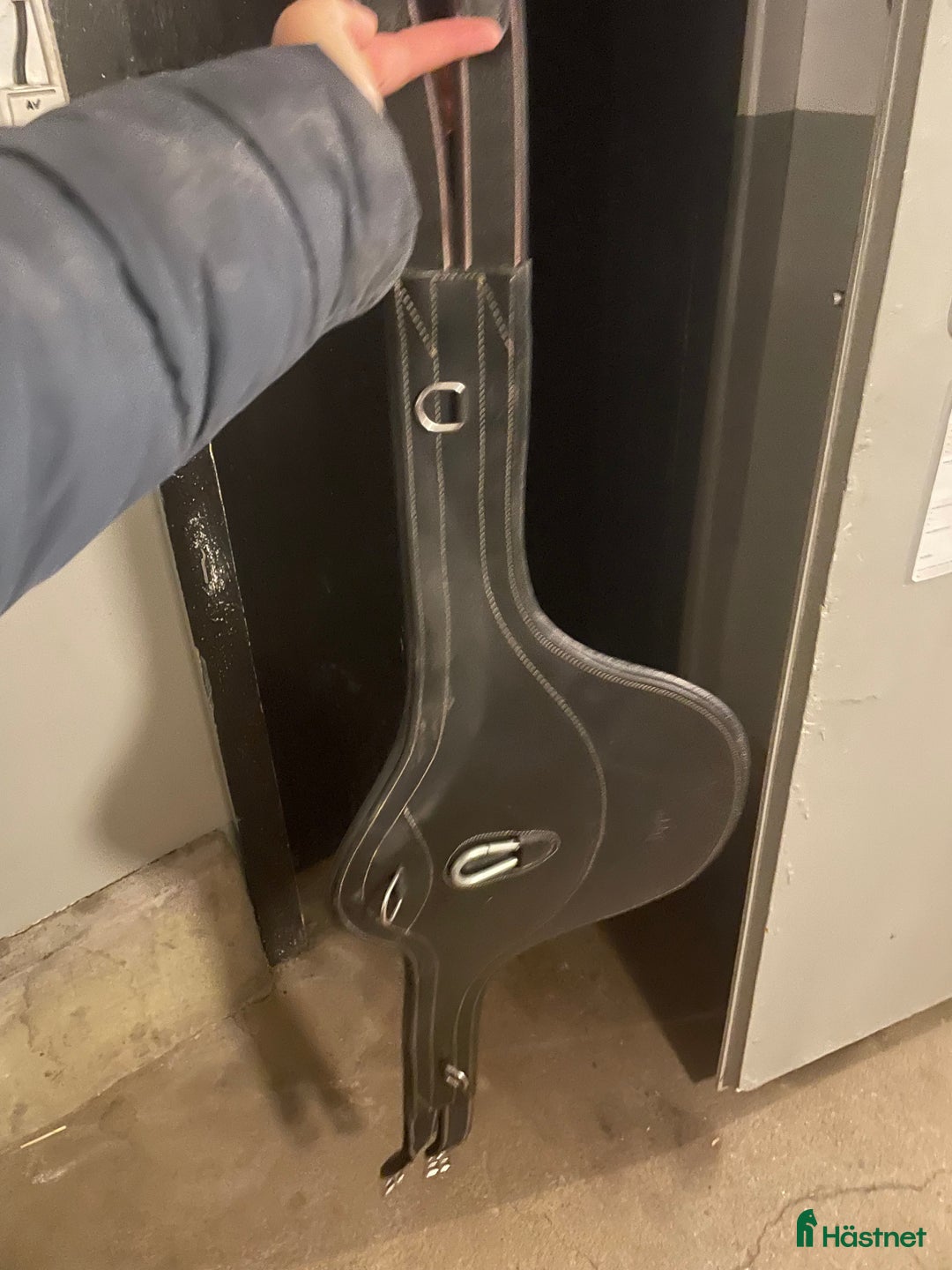 Sadeltillbehör hästutrustning till salu: Svart hoppgjord säljes i Alingsås - Annons 1