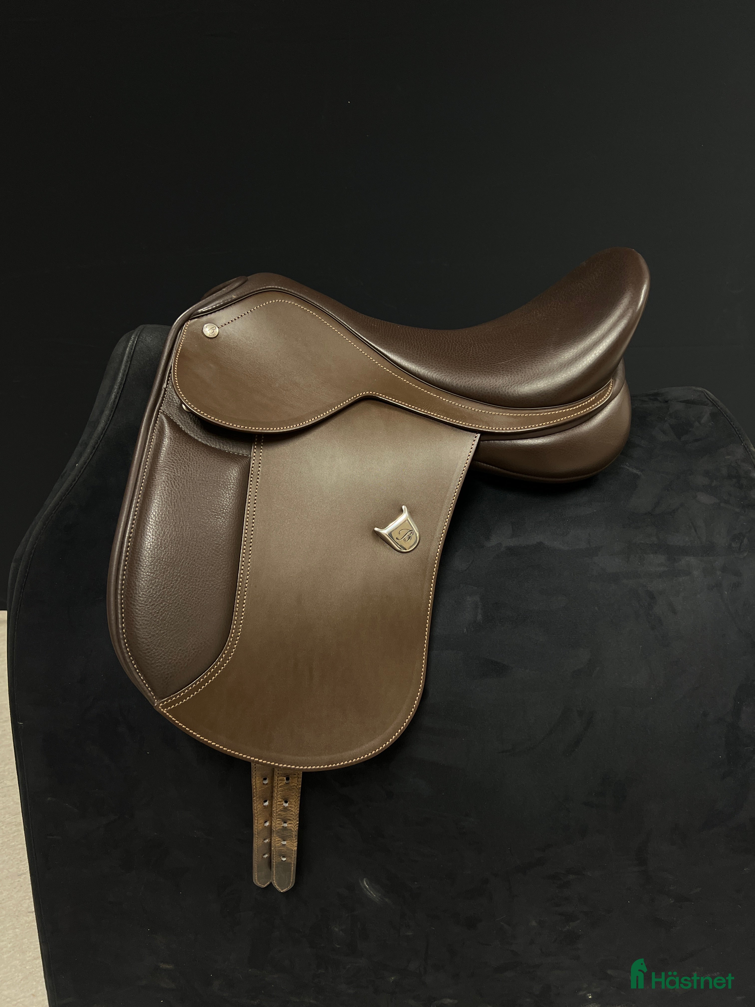 Sadlar hästutrustning till salu: Helt ny Bates dressyr i Borlänge - Annons 3