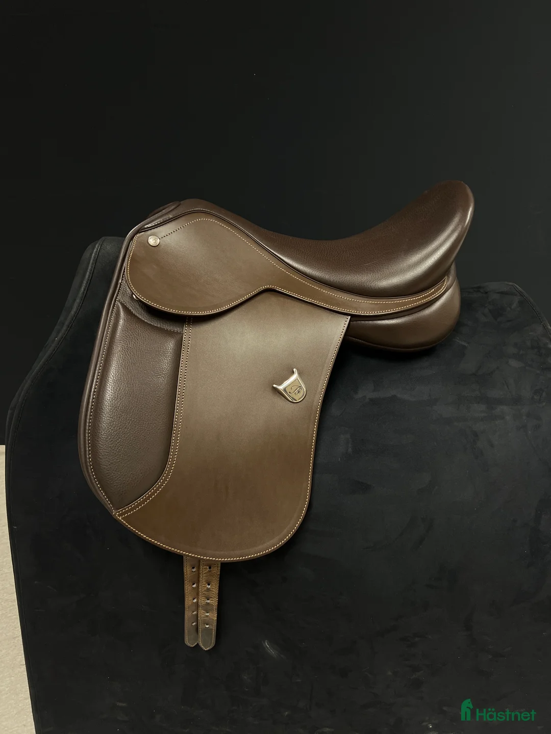 Sadlar hästutrustning till salu: Helt ny Bates dressyr i Borlänge - Annons 1