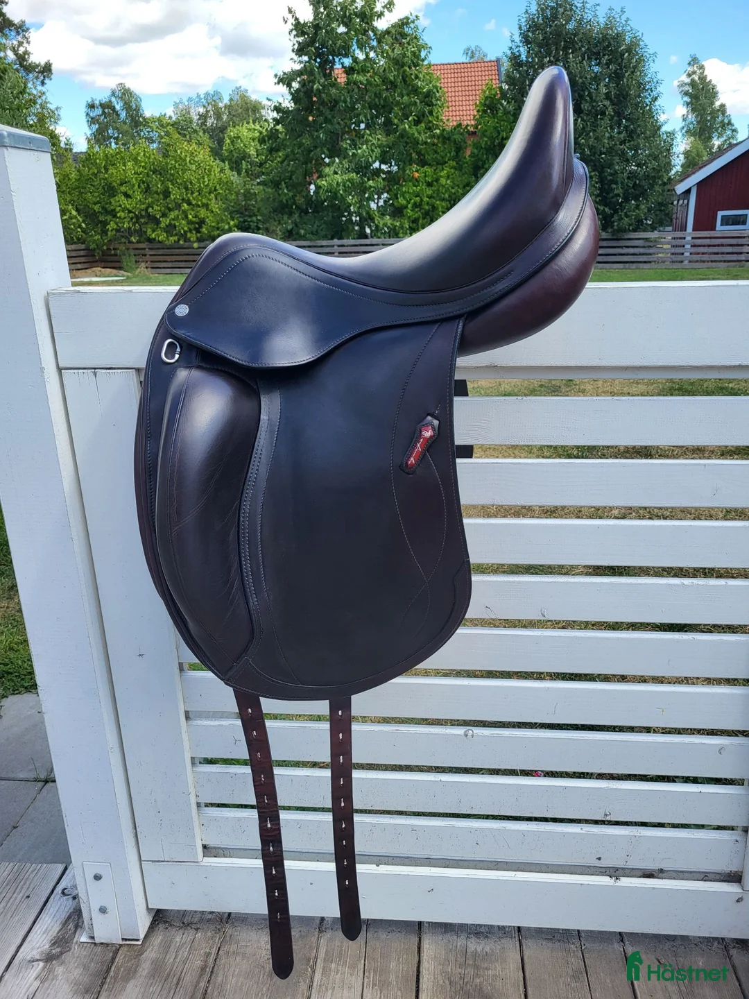 Sadlar hästutrustning till salu: Brun dressyrsadel, Equipe Olympia 17" - Annons 1