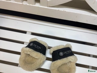 Benskydd hästutrustning till salu: Fina bakskydd använda 2 gånger i Örebro - Annons 17