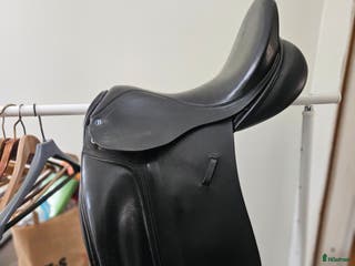 Sadlar hästutrustning till salu: Cliff barnsby dressyr 17,5 tum i Vallentuna - Annons 13