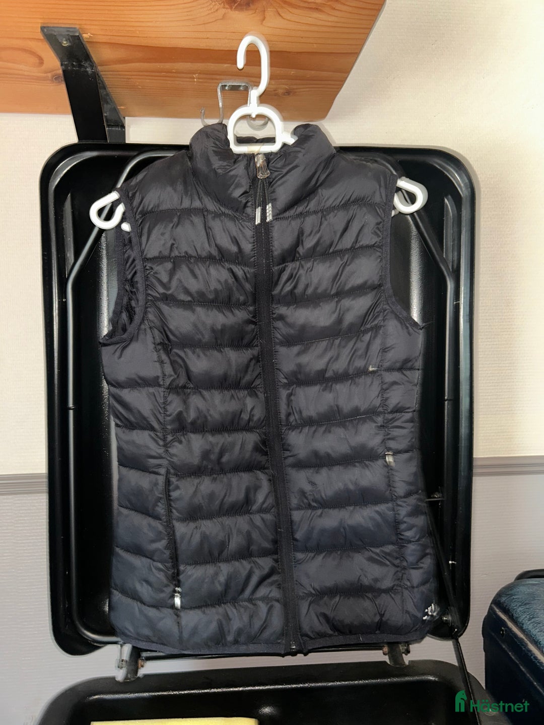 Jackor & Kavajer ryttarutrustning till salu: Fin väst i Ramsele - Annons 1