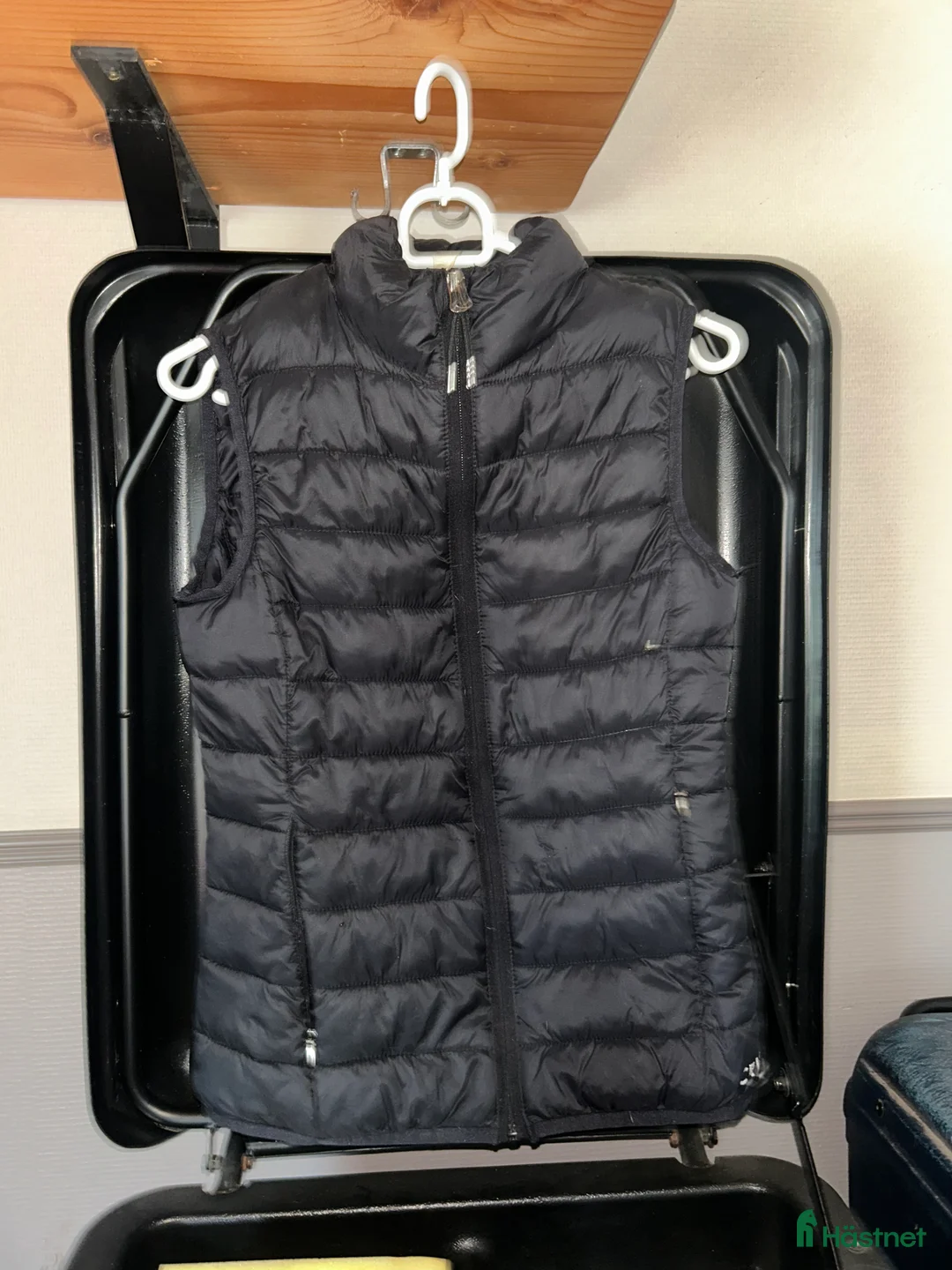 Jackor & Kavajer ryttarutrustning till salu: Fin väst i Ramsele - Annons 1