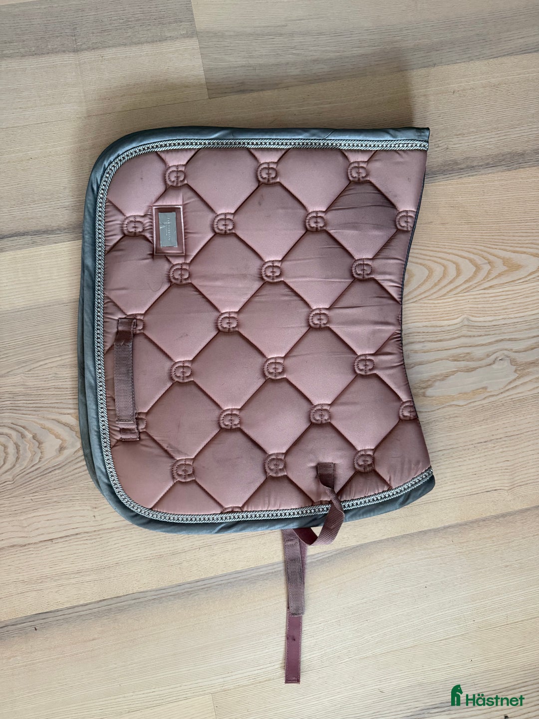 Schabrak & Vojlockar hästutrustning till salu: Flera Equestrian Stockholm dressyrschabrak/sett i Sävedalen - Annons 6