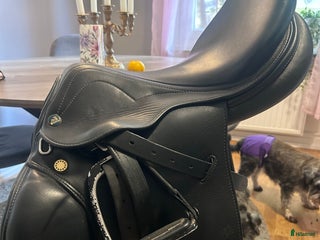 Sadlar hästutrustning till salu: Prestige Joy jumper hoppsadel i Västerås - Annons 19
