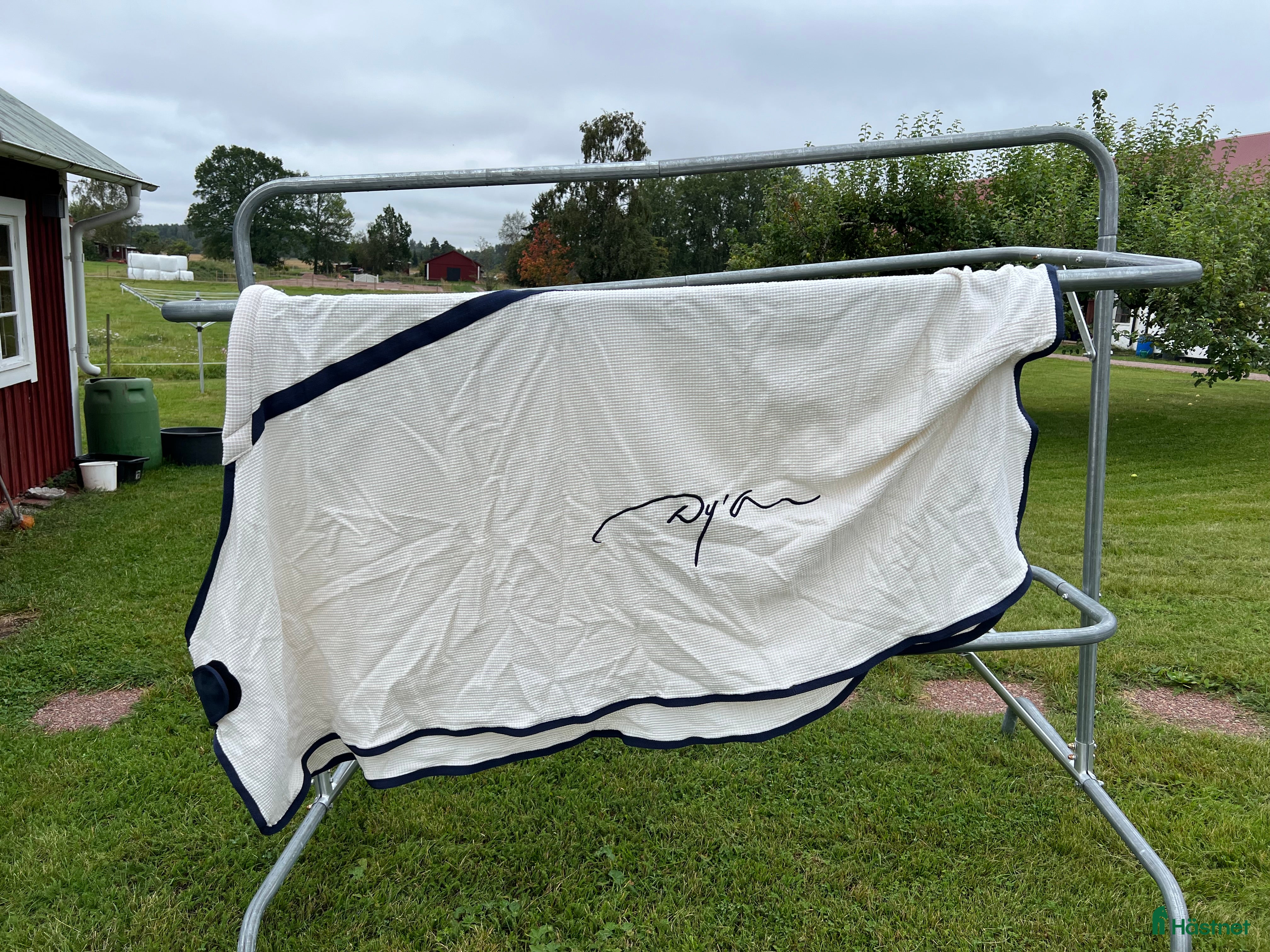 Täcken hästutrustning till salu: Dyon 155 i Kolbäck - Annons 24