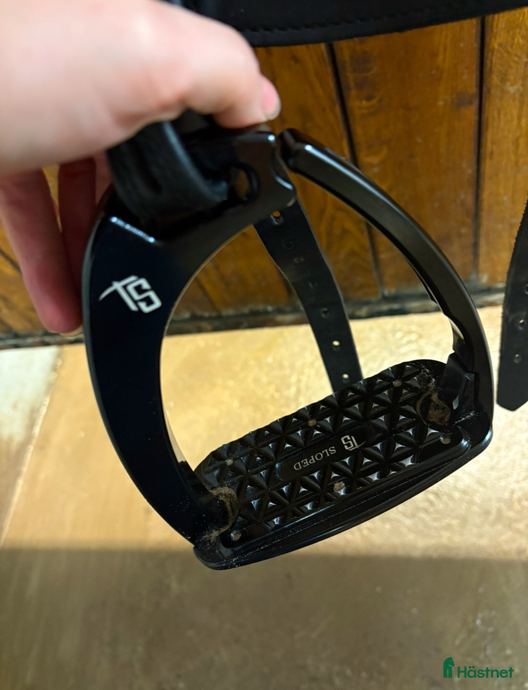 Stigbyglar hästutrustning till salu: Tech stirrups  i Ervalla - Annons 1