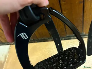 Stigbyglar hästutrustning till salu: Tech stirrups i Ervalla - Annons 3