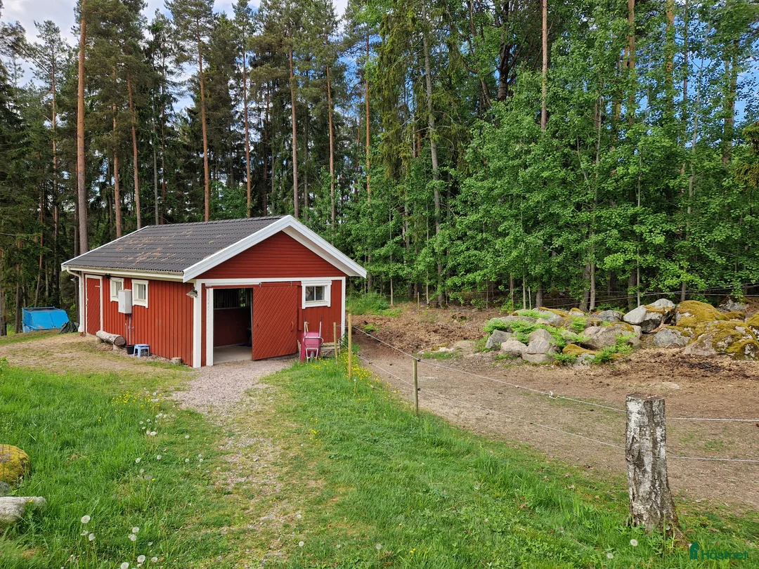  stallplats finnes: Unik plats - fantastiska hagar och stall uthyres i Vrena - Annons 1