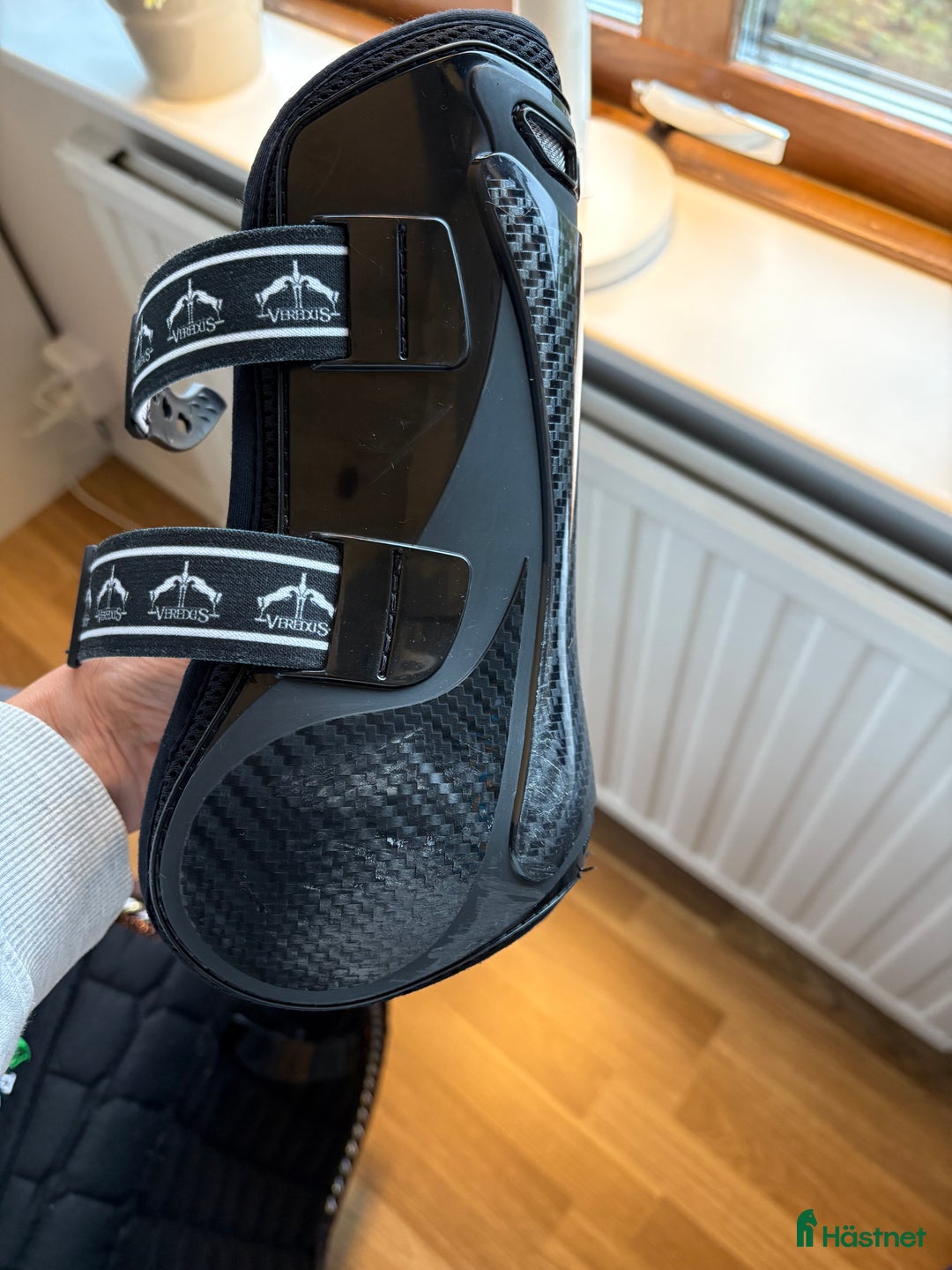 Benskydd hästutrustning till salu: Svarta Veredus carbon gel Vento M i Grangärde - Annons 3