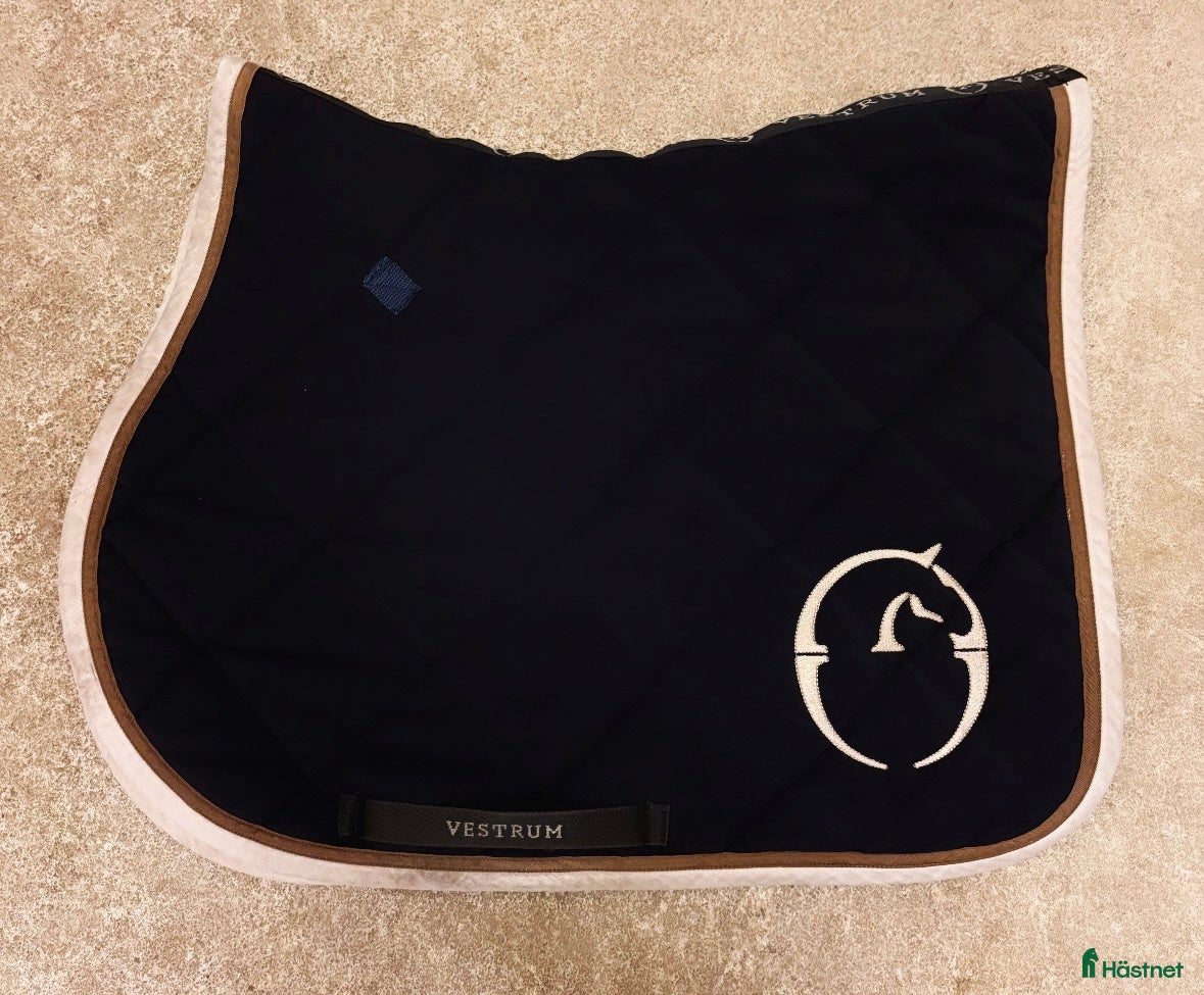 Schabrak & Vojlockar hästutrustning till salu: Vestrum schabrak i Sigtuna - Annons 2