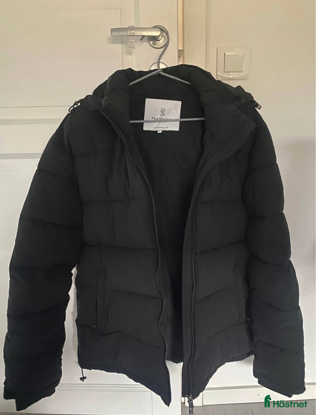 Jackor & Kavajer ryttarutrustning till salu: PS of Sweden vinterjacka och Toscana keps i Västerås - Annons 1