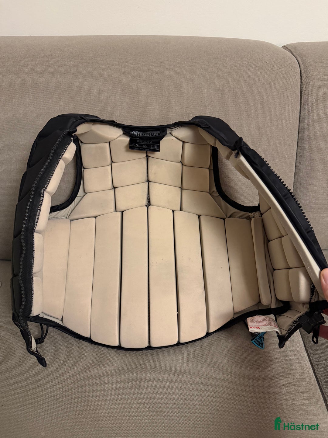 Säkerhetsvästar ryttarutrustning till salu: Racesafe CHILD medium short i Skövde - Annons 5