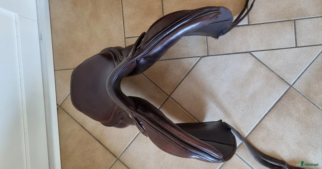 Sadlar hästutrustning till salu: Anita Sande hoppsadel i Boden - Annons 2