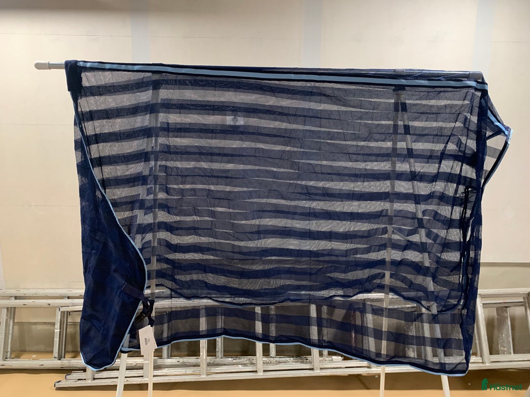 Täcken hästutrustning till salu: Flugtäcke 85kr alt 187kr inkl frakt  i Jönköping - Annons 1