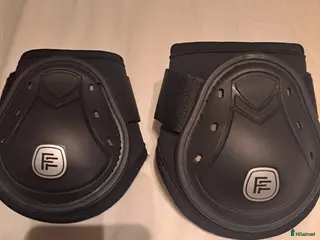 Benskydd hästutrustning Helt nya oanvända bakskrapor från hööks - Annons 1