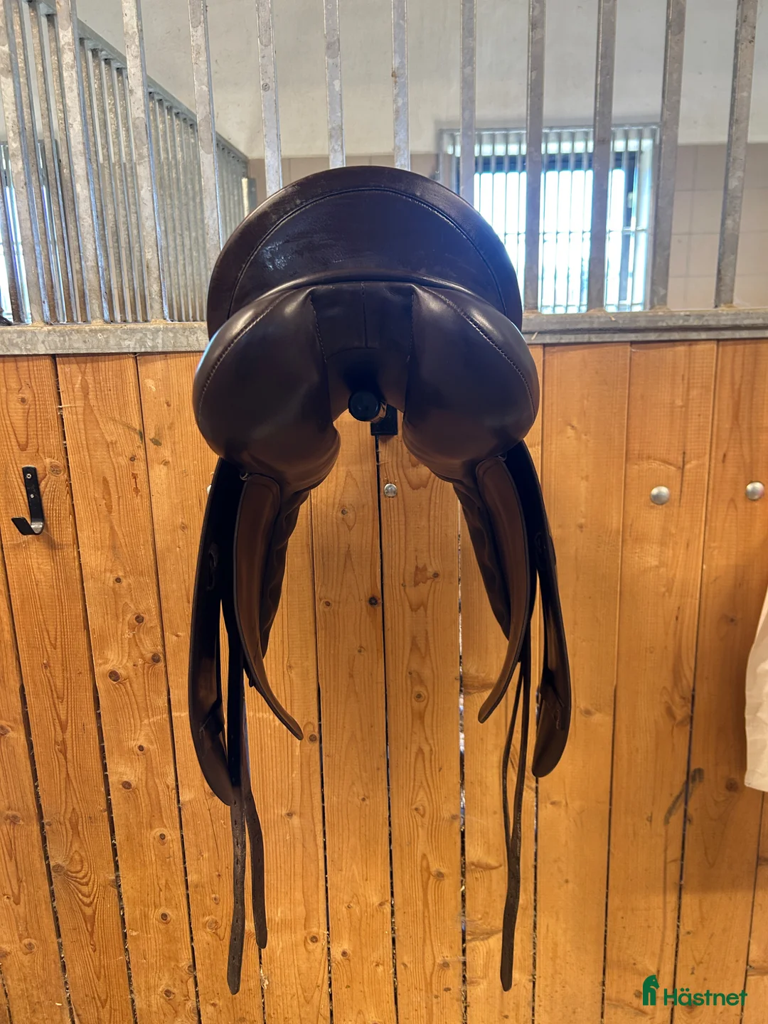 Sadlar hästutrustning till salu: Äldre Pfiff dressyrsadel - Annons 2