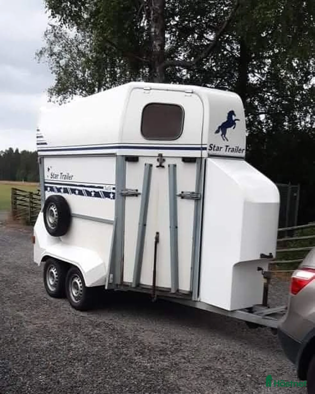 Hästtransporter  fordon & transport till salu: Fronturlastat släp 2000 - Annons 1